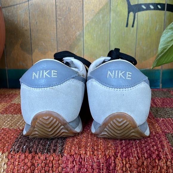 Nike classic shoes vintage! GUC - Picture 3 of 8